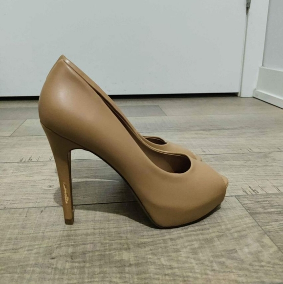 Guess Heels - Picture 4 of 5